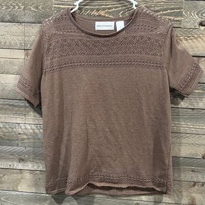 Alfred Dunner womans brown short sleeve sweater blouse top size M